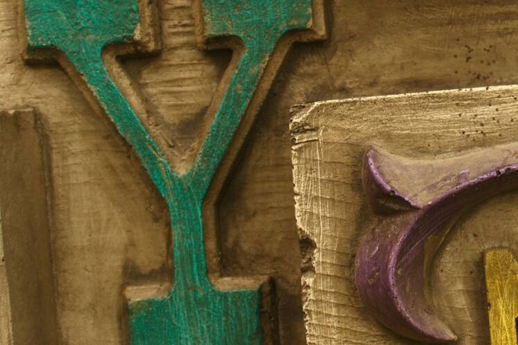 lettres en bois colorées